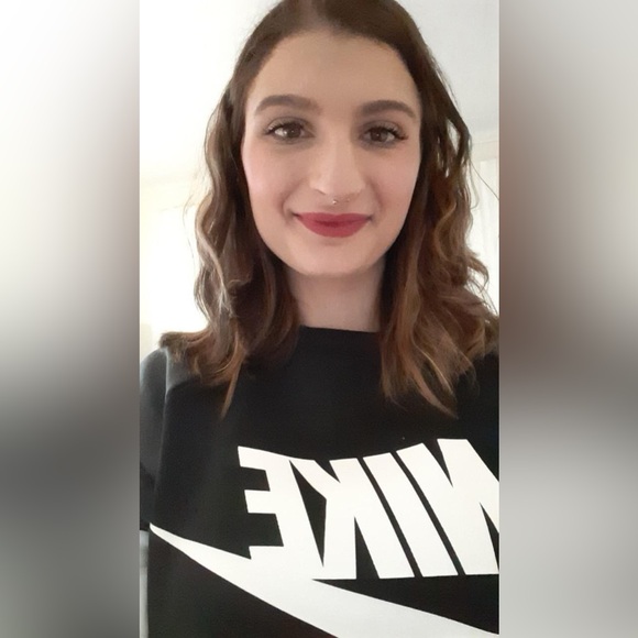 Meet your Posher, Lisa!☮️ - Picture 4 of 12